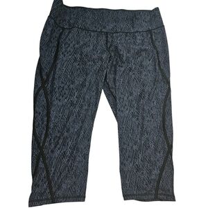 Lane Bryant LIVI ACTIVE Snake Print Cropped Leggings in 26/28